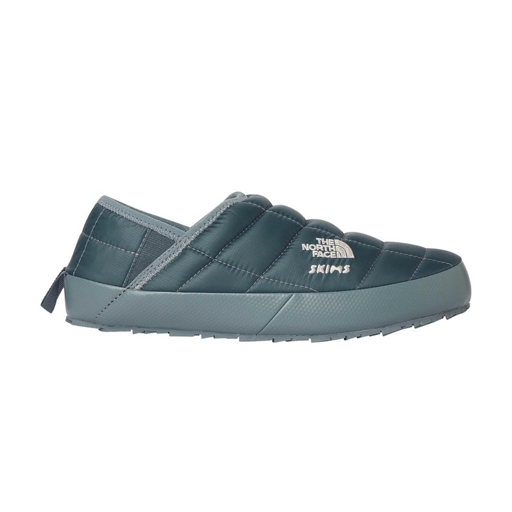 NORTH FACE X SKIMS Thermoball Traction Mule in KYANITE (Size: 8)